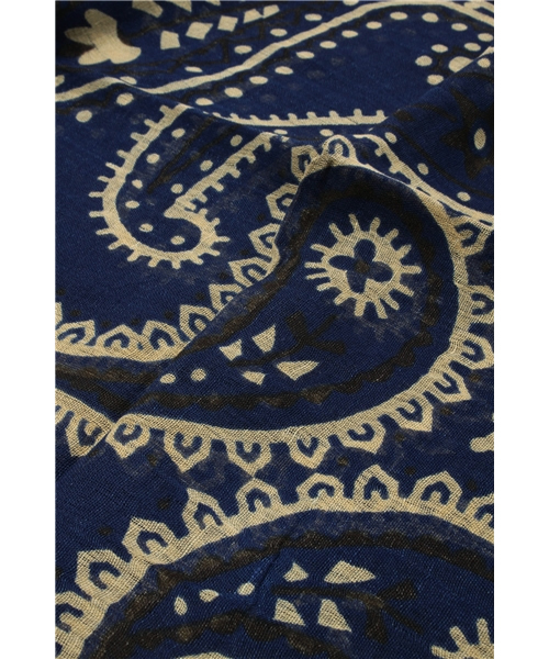 Ray BEAMS（レイビームス）の「Ctrl freak / バンダナ ストール（ストール/ショール・レディース・グレー/レッド/ネイビー・ONE SIZE）」の5枚目の写真