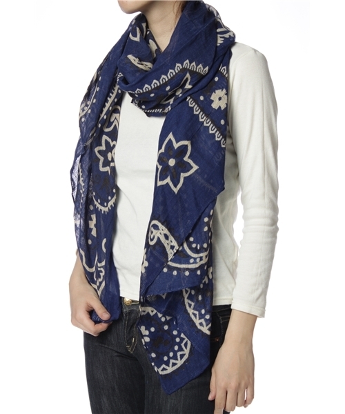 Ray BEAMS（レイビームス）の「Ctrl freak / バンダナ ストール（ストール/ショール・レディース・グレー/レッド/ネイビー・ONE SIZE）」の7枚目の写真