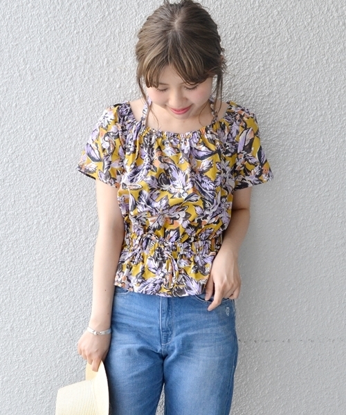 Khaju（カージュ）の「Khaju:フラワープリントホルターネックブラウス（シャツ/ブラウス・レディース・ピンクゴールド/オフホワイト・ONE SIZE）」の2枚目の写真