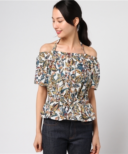 Khaju（カージュ）の「Khaju:フラワープリントホルターネックブラウス（シャツ/ブラウス・レディース・ピンクゴールド/オフホワイト・ONE SIZE）」の3枚目の写真