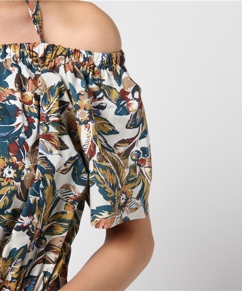 Khaju（カージュ）の「Khaju:フラワープリントホルターネックブラウス（シャツ/ブラウス・レディース・ピンクゴールド/オフホワイト・ONE SIZE）」の7枚目の写真