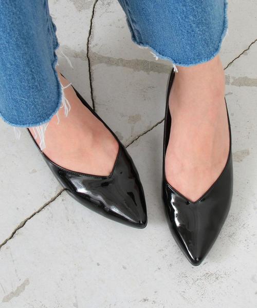 BEAUTY&YOUTH UNITED ARROWS（ビューティーアンドユースユナイテッドアローズ）の「BY∴ フェイクエナメルVカットフラットパンプス ◆（パンプス・レディース・ブラック/レッド・35h/37/36/36h/37h/38）」の8枚目の写真