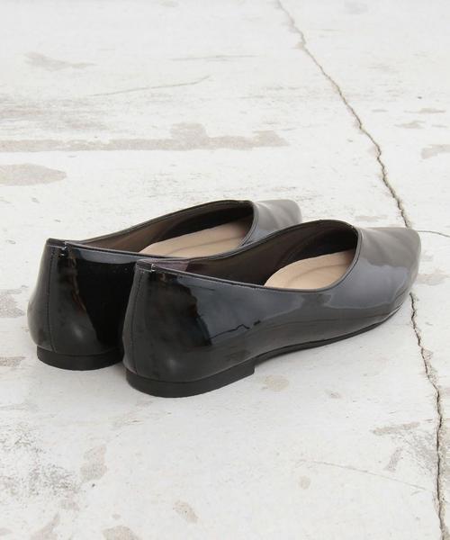 BEAUTY&YOUTH UNITED ARROWS（ビューティーアンドユースユナイテッドアローズ）の「BY∴ フェイクエナメルVカットフラットパンプス ◆（パンプス・レディース・ブラック/レッド・35h/37/36/36h/37h/38）」の13枚目の写真