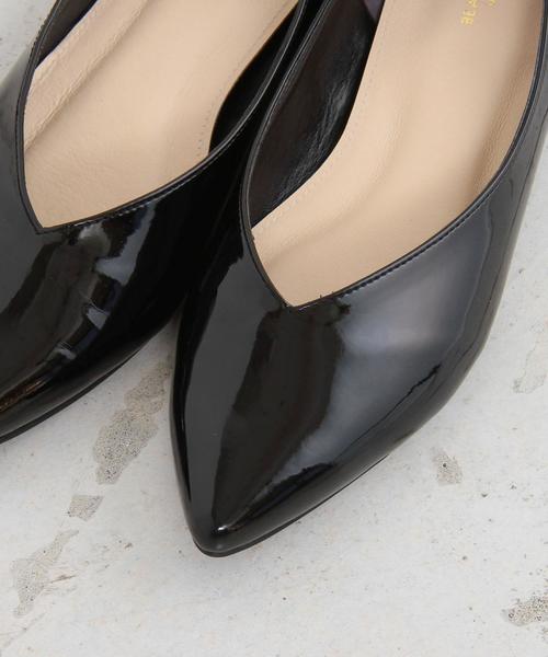 BEAUTY&YOUTH UNITED ARROWS（ビューティーアンドユースユナイテッドアローズ）の「BY∴ フェイクエナメルVカットフラットパンプス ◆（パンプス・レディース・ブラック/レッド・35h/37/36/36h/37h/38）」の4枚目の写真