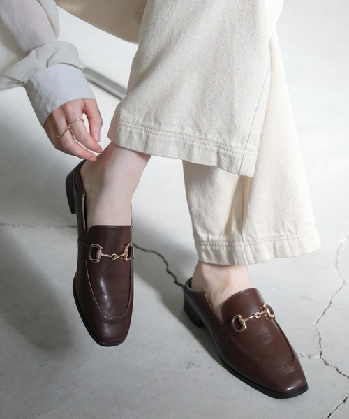 select MOCA（セレクトモカ）の「柔らかく履きやすいフェイクレザーゴールドビット付きローファー（ローファー・レディース・キャメル/ブラック/ブラウン・37inch/38inch/39inch）」の2枚目の写真