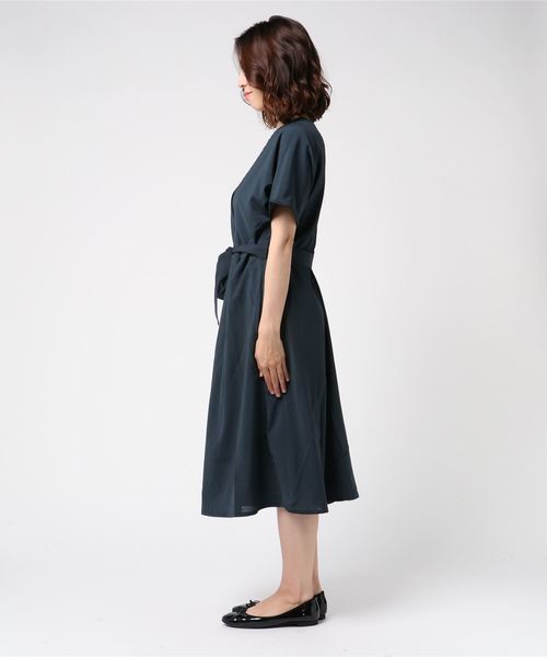 KOBE LETTUCE(コウベレタス)の「ウエストリボン抜き襟カシュクールフレアワンピース(ワンピース・レディース・ベージュ/ネイビー/グリーン/ストライプ・FREE)」の5枚目の写真