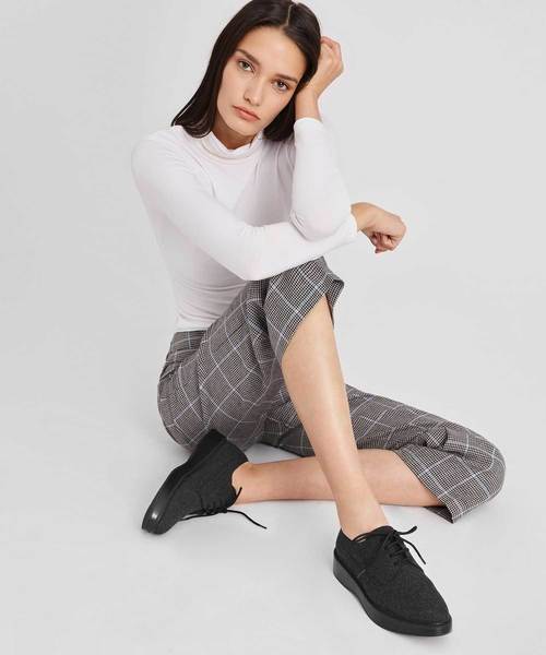 CHARLES & KEITH(チャールズ & キース)の「クラシックダービーシューズ / Classic Derby Shoes(ドレスシューズ・レディース・ブラック/ブラック系その他2・23cm/23.5cm/24.5cm/25cm/25.5cm)」の4枚目の写真
