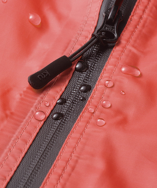 KiU（キウ）の「キウレインジップアップ（レインコート/ポンチョ・メンズ・ブラック/ネイビー/オフホワイト/ピンク/カーキ/パープル/ベージュ/ライトグレー・FREE）」の22枚目の写真