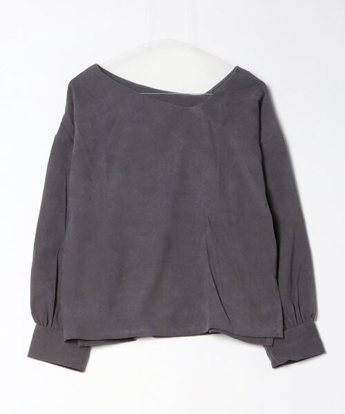 STYLEBLOCK（スタイルブロック）の「フェイクスエードアシンメトリーネックブラウス（シャツ/ブラウス・レディース・チャコールグレー/ベージュ/ブラウン/カーキ・M）」の2枚目の写真