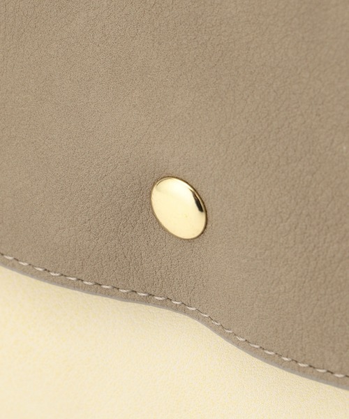 Legato Largo（レガートラルゴ）の「【Legato Largo(レガート ラルゴ)】レザー調3つ口多収納ショルダーバッグ（ショルダーバッグ・レディース・ブラック/ネイビー/グレー/モカ/ホワイト系その他/ベージュ系その他・フリー）」の15枚目の写真