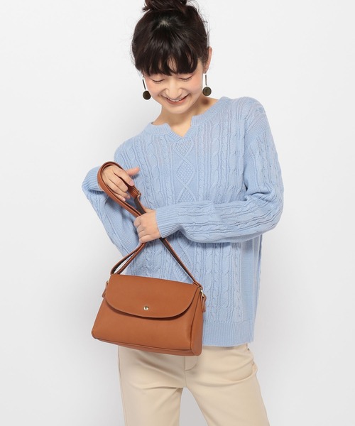 Legato Largo（レガートラルゴ）の「【Legato Largo(レガート ラルゴ)】レザー調3つ口多収納ショルダーバッグ（ショルダーバッグ・レディース・ブラック/ネイビー/グレー/モカ/ホワイト系その他/ベージュ系その他・フリー）」の11枚目の写真