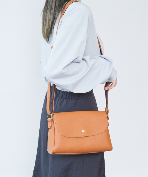 Legato Largo（レガートラルゴ）の「【Legato Largo(レガート ラルゴ)】レザー調3つ口多収納ショルダーバッグ（ショルダーバッグ・レディース・ブラック/ネイビー/グレー/モカ/ホワイト系その他/ベージュ系その他・フリー）」の8枚目の写真