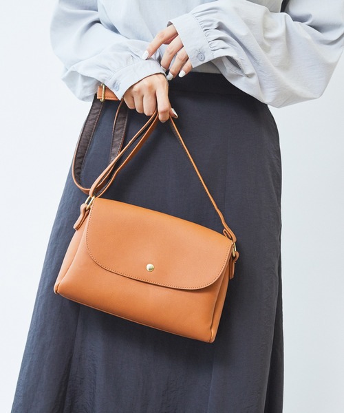 Legato Largo（レガートラルゴ）の「【Legato Largo(レガート ラルゴ)】レザー調3つ口多収納ショルダーバッグ（ショルダーバッグ・レディース・ブラック/ネイビー/グレー/モカ/ホワイト系その他/ベージュ系その他・フリー）」の9枚目の写真