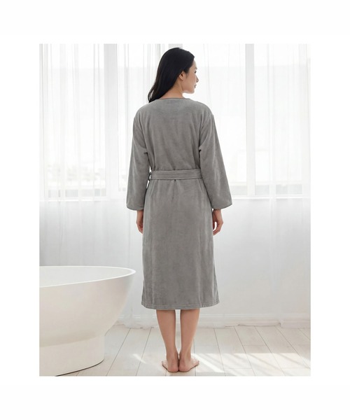 blooming FLORA（ブルーミングフローラ）の「【お風呂上りをもっと快適に】Cotton100％ スフレfineタオル バスローブ（ルームウェア/パジャマ・レディース・ラベンダー/ピンク/ホワイト×ネイビー/ホワイト×ピンク/ブルー/モカ/ベージュ/スモークピンク/グレー・LARGE/MEDIUM）」の10枚目の写真