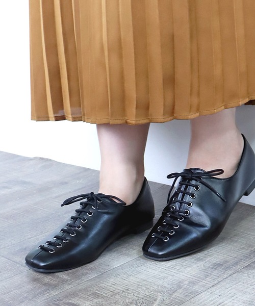 LibertyDoll（リバティードール）の「Liberty Doll / スクエアトゥレースアップバブーシュパンプス(3024)（ドレスシューズ・レディース・ホワイト/ブラック/ダークブラウン・S/M/L/LL）」の2枚目の写真