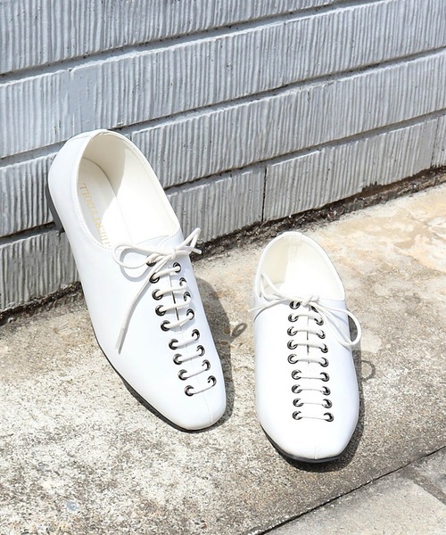 LibertyDoll（リバティードール）の「Liberty Doll / スクエアトゥレースアップバブーシュパンプス(3024)（ドレスシューズ・レディース・ホワイト/ブラック/ダークブラウン・S/M/L/LL）」の5枚目の写真