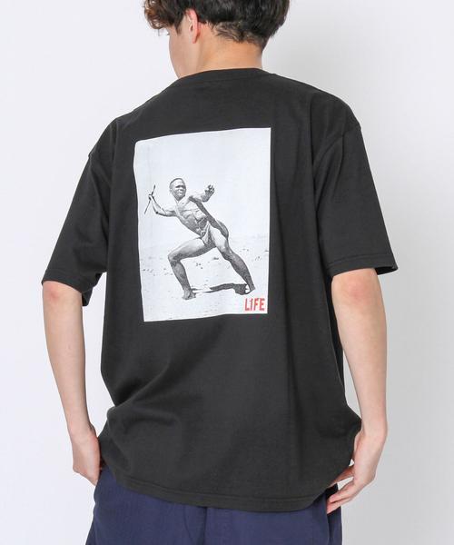 coen（コーエン）の「LIFE(ライフ)別注フォトプリントTシャツ(一部WEB限定カラー)(フォトT）（Tシャツ/カットソー・メンズ・その他4/その他2/その他3/その他1/ブラック/ホワイト・LARGE/SMALL/MEDIUM/X-LARGE）」の6枚目の写真