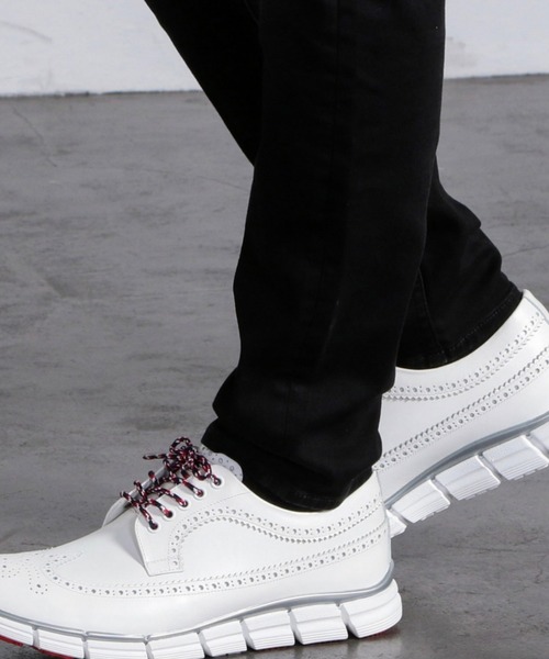 MEN'S BIGI（メンズビギ）の「【HIROSHI TSUBOUCHI×Men's Bigi】ウィングチップレザースニーカー（スニーカー・メンズ・ホワイト/ブラック/ブラック系その他・01/02/03）」の2枚目の写真