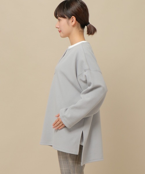 ikka(イッカ)の「カットボンディングキーネックプルオーバー(Tシャツ/カットソー・レディース・チャコールグレー/グレー/オフホワイト・M)」の6枚目の写真