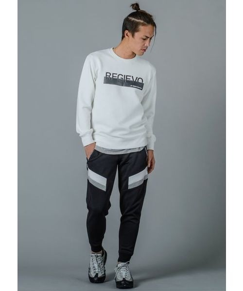 REGIEVO(レジエボ)の「REGIEVOロゴトレーナー(スウェット・メンズ・ブラック/ライトグレー/オフホワイト・M/L/XL/S)」の13枚目の写真