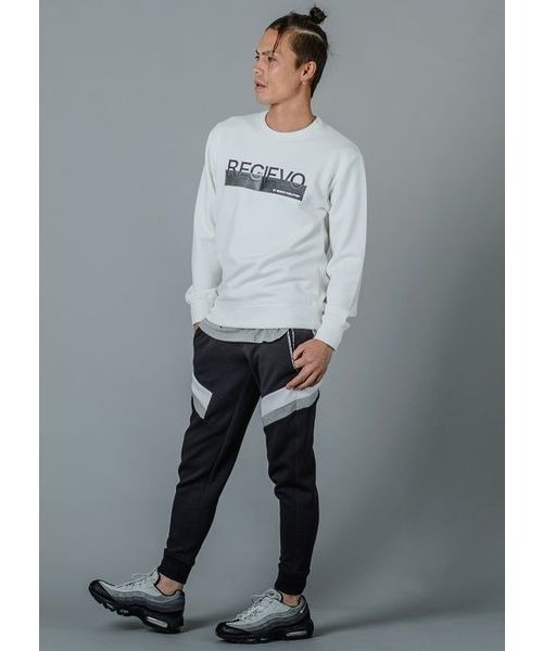 REGIEVO(レジエボ)の「REGIEVOロゴトレーナー(スウェット・メンズ・ブラック/ライトグレー/オフホワイト・M/L/XL/S)」の11枚目の写真