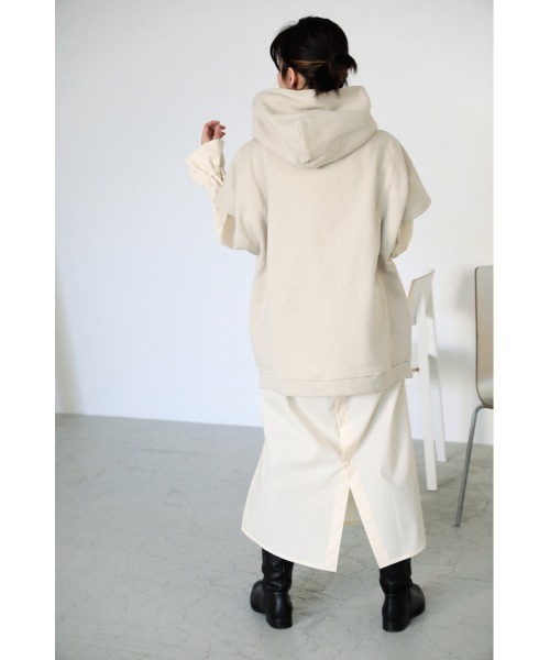 BLACK BY MOUSSY（ブラックバイマウジー）の「sleeve less parka（スリーブレスパーカー）（パーカー・レディース・チャコールグレー/ホワイト/ベージュ・FREE）」の13枚目の写真