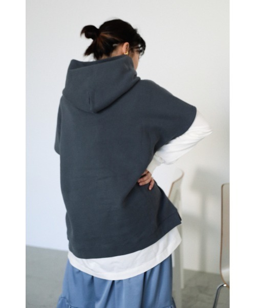 BLACK BY MOUSSY（ブラックバイマウジー）の「sleeve less parka（スリーブレスパーカー）（パーカー・レディース・チャコールグレー/ホワイト/ベージュ・FREE）」の17枚目の写真