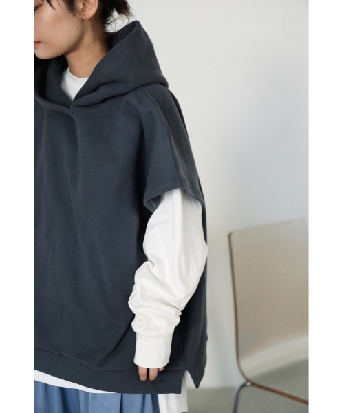 BLACK BY MOUSSY（ブラックバイマウジー）の「sleeve less parka（スリーブレスパーカー）（パーカー・レディース・チャコールグレー/ホワイト/ベージュ・FREE）」の14枚目の写真