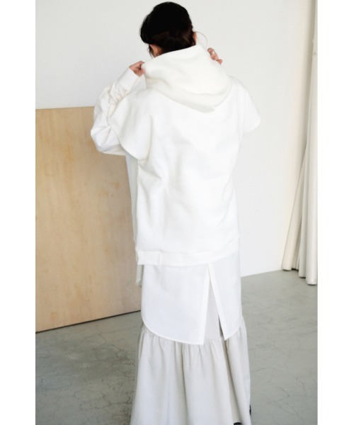 BLACK BY MOUSSY（ブラックバイマウジー）の「sleeve less parka（スリーブレスパーカー）（パーカー・レディース・チャコールグレー/ホワイト/ベージュ・FREE）」の4枚目の写真