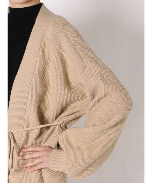 LAGUNAMOON(ラグナムーン)の「タック編みニットカーディガン(カーディガン/ボレロ・レディース・チャコールグレー/ベージュ/アイボリー・FREE)」の18枚目の写真