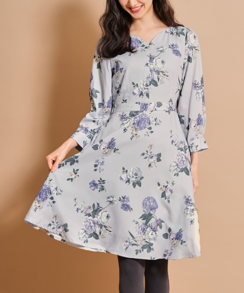 Tocco ワンピースcloset トッコ クローゼット のファッション 飾りくるみ釦付きハートネックフラワープリントワンピース ワンピース Tocco