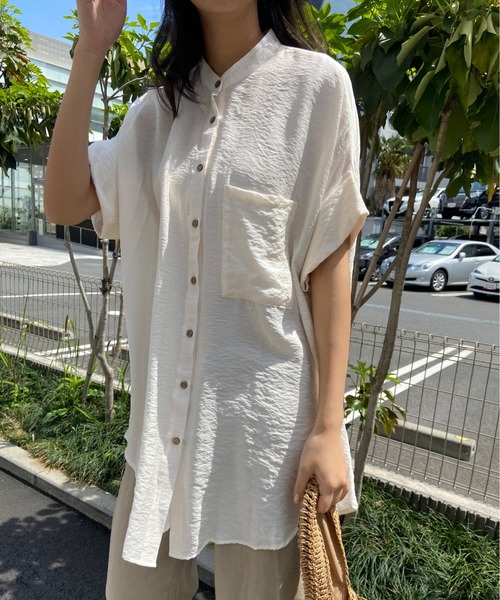 AZUL ENCANTO(アズールエンカント)の「バックタックオーバーチュニック(シャツ/ブラウス・レディース・オフホワイト/グリーン/ライトブラック・FREE)」の4枚目の写真