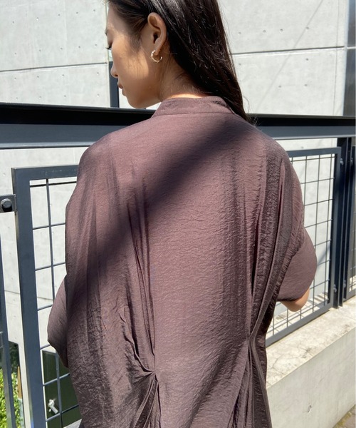 AZUL ENCANTO(アズールエンカント)の「バックタックオーバーチュニック(シャツ/ブラウス・レディース・オフホワイト/グリーン/ライトブラック・FREE)」の21枚目の写真