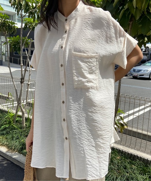 AZUL ENCANTO(アズールエンカント)の「バックタックオーバーチュニック(シャツ/ブラウス・レディース・オフホワイト/グリーン/ライトブラック・FREE)」の5枚目の写真