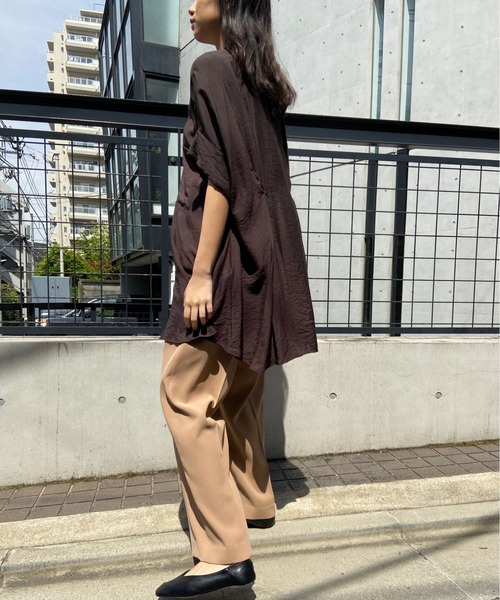 AZUL ENCANTO(アズールエンカント)の「バックタックオーバーチュニック(シャツ/ブラウス・レディース・オフホワイト/グリーン/ライトブラック・FREE)」の17枚目の写真