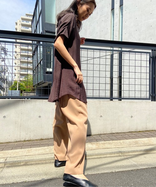 AZUL ENCANTO(アズールエンカント)の「バックタックオーバーチュニック(シャツ/ブラウス・レディース・オフホワイト/グリーン/ライトブラック・FREE)」の8枚目の写真