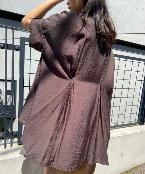 AZUL ENCANTO(アズールエンカント)の「バックタックオーバーチュニック(シャツ/ブラウス・レディース・オフホワイト/グリーン/ライトブラック・FREE)」の13枚目の写真