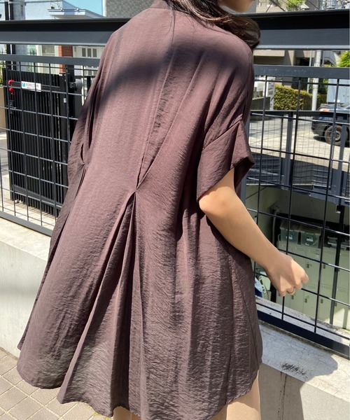 AZUL ENCANTO(アズールエンカント)の「バックタックオーバーチュニック(シャツ/ブラウス・レディース・オフホワイト/グリーン/ライトブラック・FREE)」の18枚目の写真