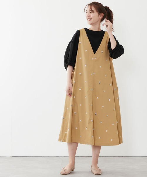 POU DOU DOU（プードゥドゥ）の「デイジー刺繍Vネックジャンスカ（ジャンパースカート・レディース・ベージュ/ネイビー/カーキ・3）」の11枚目の写真