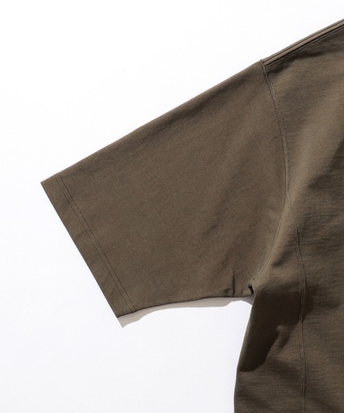 BEAMS（ビームス）の「BEAMS / サイドポケット ビッグTシャツ（Tシャツ/カットソー・メンズ・ホワイト/オリーブ・LARGE/MEDIUM/SMALL/X-LARGE）」の4枚目の写真