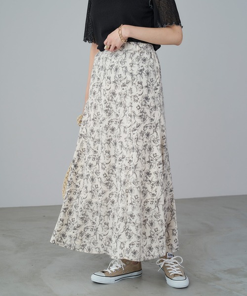 Chaco closet(チャコ クローゼット)の「フレア切り替えマーメイドシルエットプリントロングスカート(スカート・レディース・ブラック/ブラウン/アイボリー/ブラック系その他/ブラウン系その他/ブラック系その他2・FREE)」の2枚目の写真