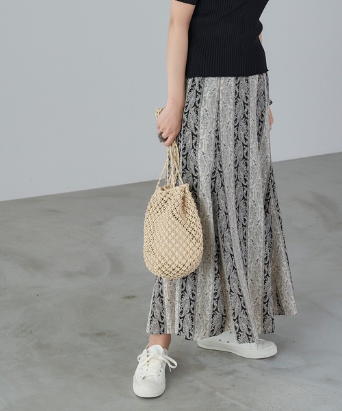 Chaco closet(チャコ クローゼット)の「フレア切り替えマーメイドシルエットプリントロングスカート(スカート・レディース・ブラック/ブラウン/アイボリー/ブラック系その他/ブラウン系その他/ブラック系その他2・FREE)」の4枚目の写真