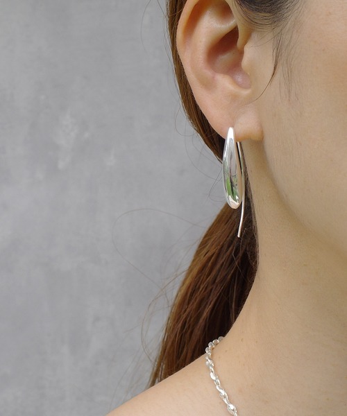SIGNAL（シグナル）の「【SIGNAL/シグナル】silver925 変形ドロップピアス / シルバー925（ピアス（両耳用）・レディース・シルバー・FREE）」の2枚目の写真