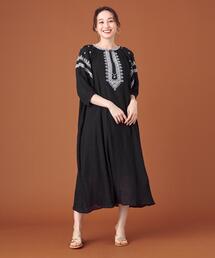 <closet story(クローゼットストーリー)>シシュウ ギャザー ロングワンピース -ウォッシャブル-