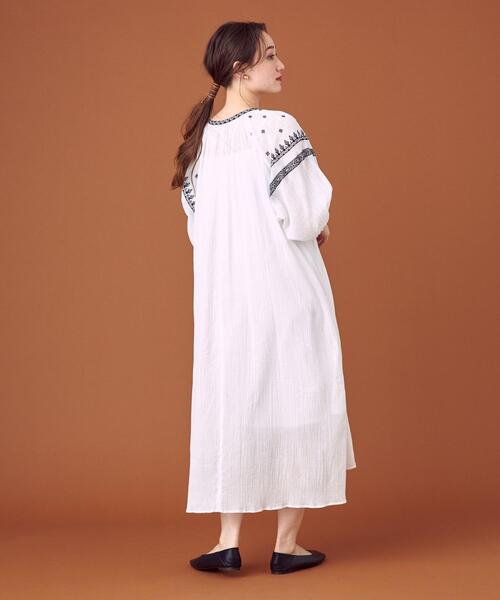THE STATION STORE(ザ ステーション ストア)の「<closet story(クローゼットストーリー)>シシュウ ギャザー ロングワンピース -ウォッシャブル-(ワンピース・レディース・ホワイト/ブラック・FREE)」の12枚目の写真