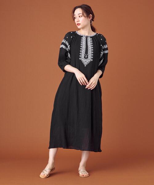 THE STATION STORE(ザ ステーション ストア)の「<closet story(クローゼットストーリー)>シシュウ ギャザー ロングワンピース -ウォッシャブル-(ワンピース・レディース・ホワイト/ブラック・FREE)」の14枚目の写真