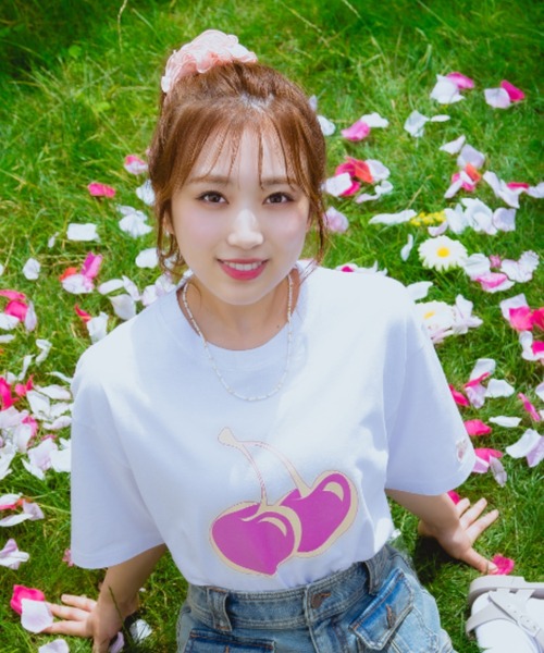 HKT48 コミック風オーバーサイズTシャツ　やぶき　なこ HKT48 コミック風オーバーサイズTシャツ やぶき なこ - メルカリ