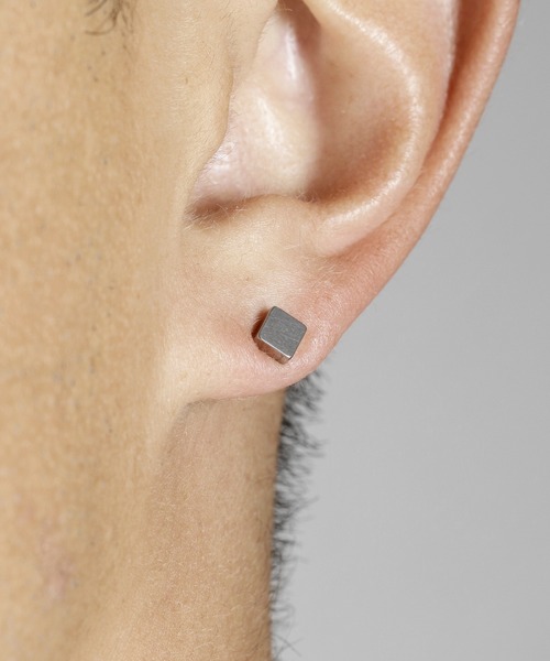 ANCHOR（アンカー）の「Small  □  pirece  スモール スクエア ピアス（ピアス（片耳用）・メンズ・シルバー/ブラック・FREE）」の4枚目の写真
