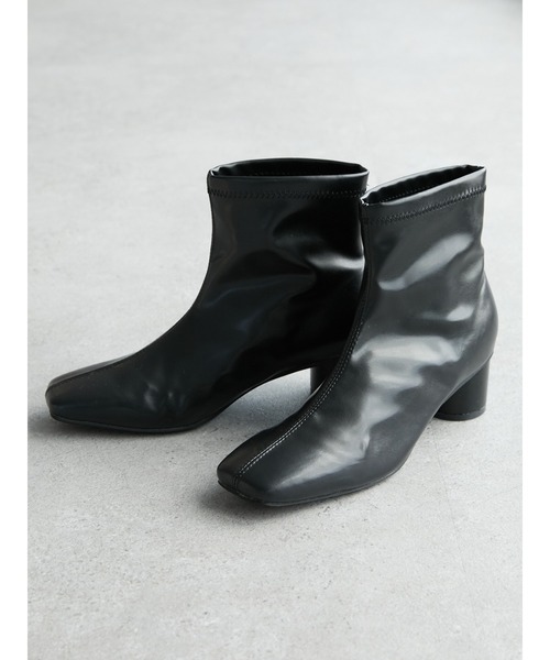 Green　Parks（グリーンパークス）の「・souvenirvelle ショートストレッチブーツ＊＊（ブーツ・レディース・アイボリー/ブラック・S/LL/M/L）」の2枚目の写真