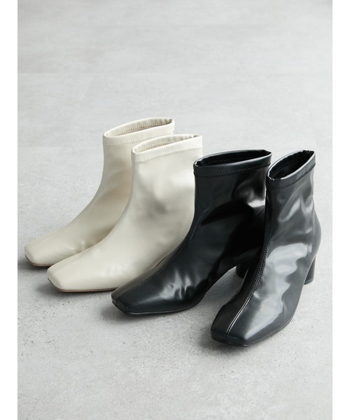 Green　Parks（グリーンパークス）の「・souvenirvelle ショートストレッチブーツ＊＊（ブーツ・レディース・アイボリー/ブラック・S/LL/M/L）」の3枚目の写真